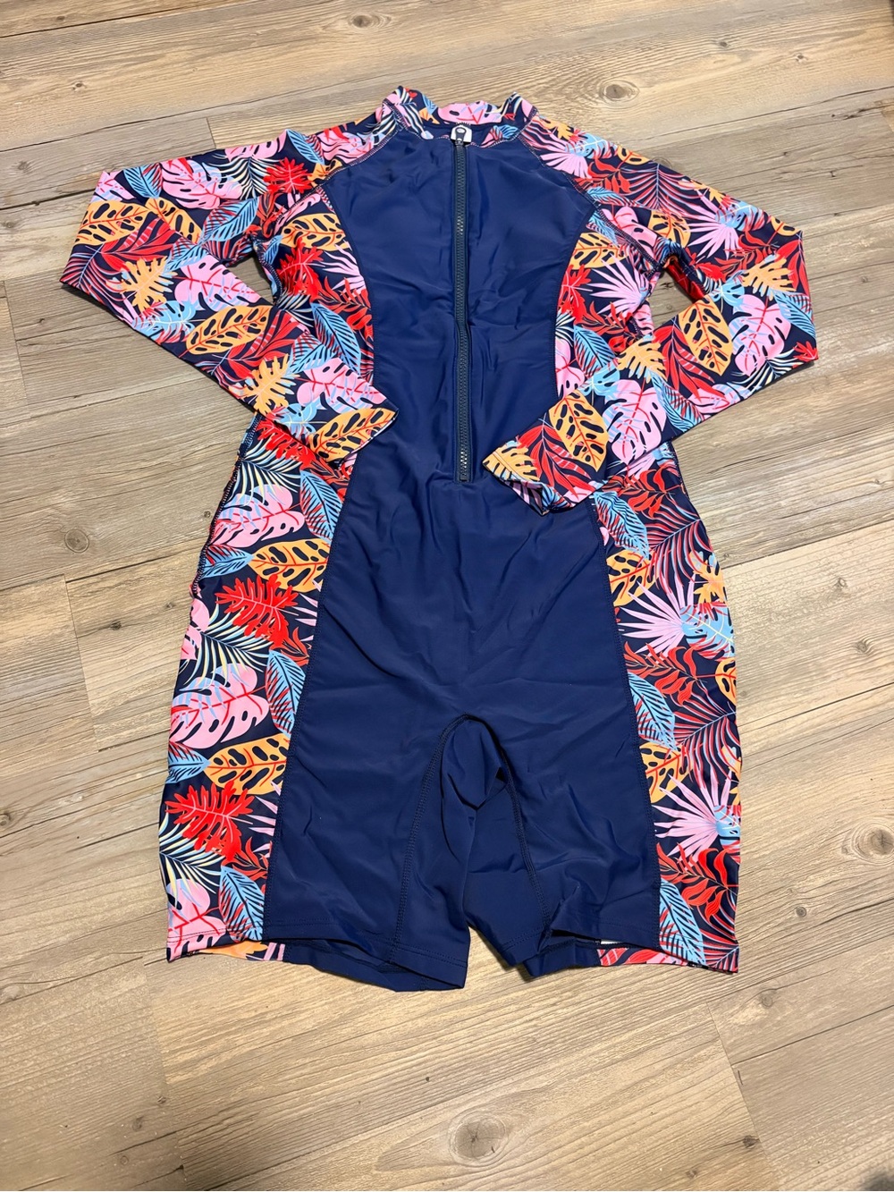 Long sleeve swimsuit large new without tags